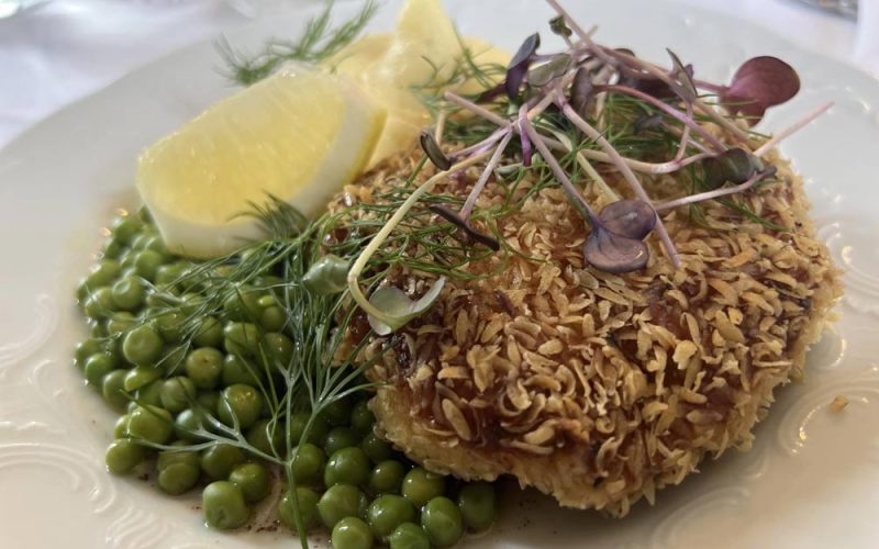 Tvårätters helglunch på slottet med Klassisk Wallenbergare alternativt Havets Wallenbergare.